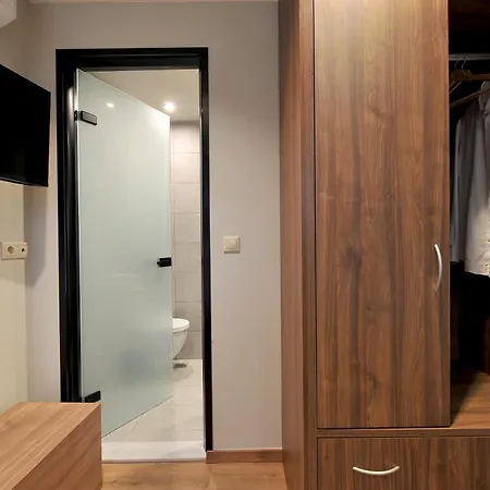 Sir T * Floka (Messenia)