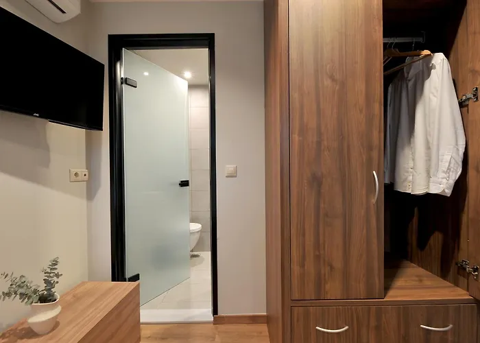 Sir T * Floka (Messenia)